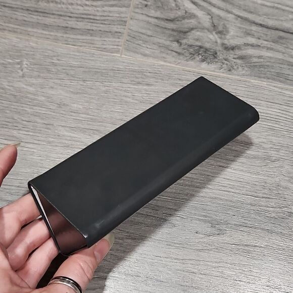 EUC Charcoal Gray Bulova Triangle Sunglasses Hard Case - Picture 3 of 4